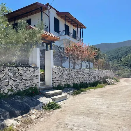 Nadya Villa Kallirákhi