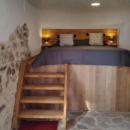 Nadya Villa Kallirákhi