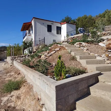 Nadya Villa Kallirákhi