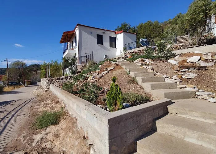 Nadya Villa Kallirakhi